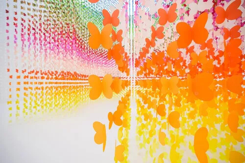 100 種顏色的蝶舞紛飛 —— 蘭蔻上海 The Art of Absolue 展覽「永恆,超越時間」