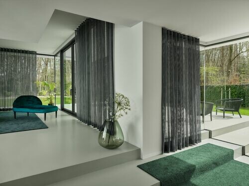 光與織物之間的透光織語 ——— 探索荷蘭 KOBE「梭織布影 Openweaves」系列的光影肌理