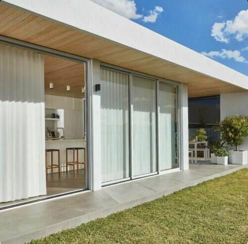 ||| 純粹優雅 ||| 和多功能性的窗簾 ||| 直立式絲柔百葉 Lumi Shade |||