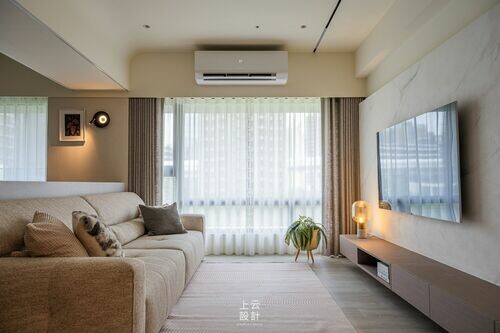 在靜光綠藝之間，尋回生活最溫潤純粹的本質 —— 光影日居中自在呼吸的風格日常